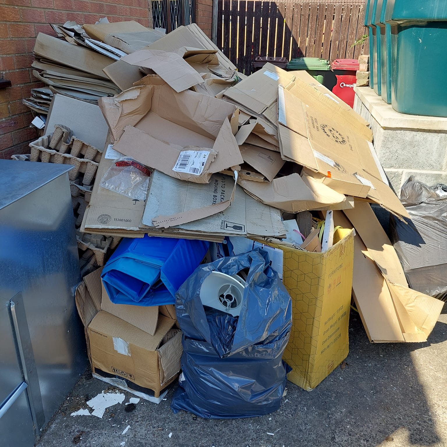 304776023_116881804467784_6761298511879329352_n Back garden clearance before